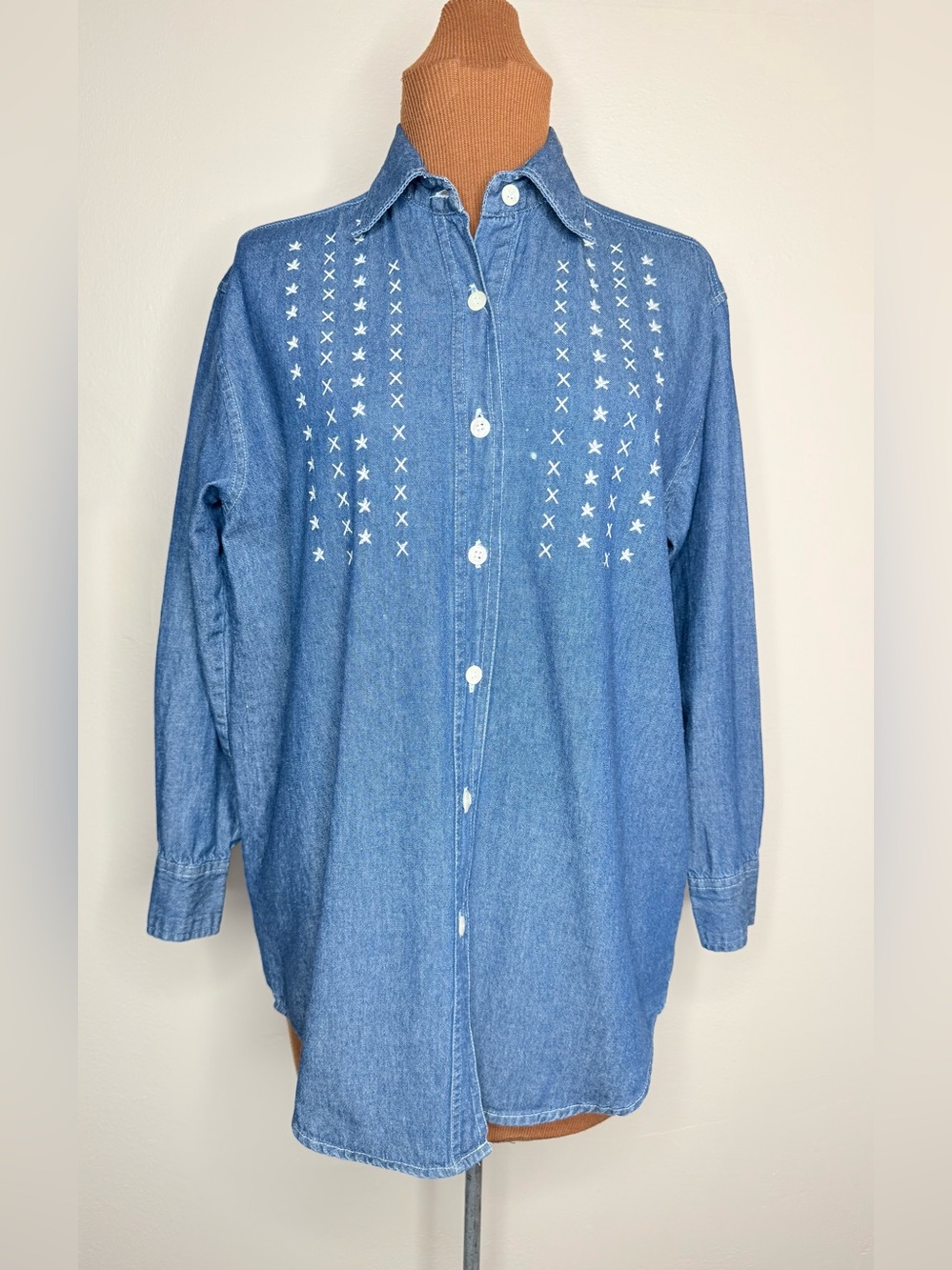 Nick & Sarah Blue Embroidered Denim Button-Down Shirt Size Medium
